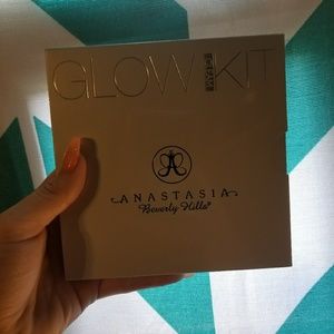 Anastasia glow kit